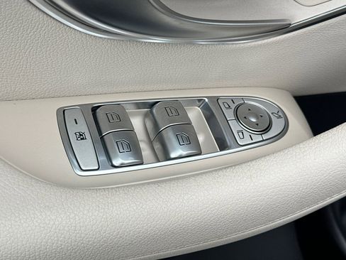 Used 2022 Mercedes-Benz E 350 Sedan image 13