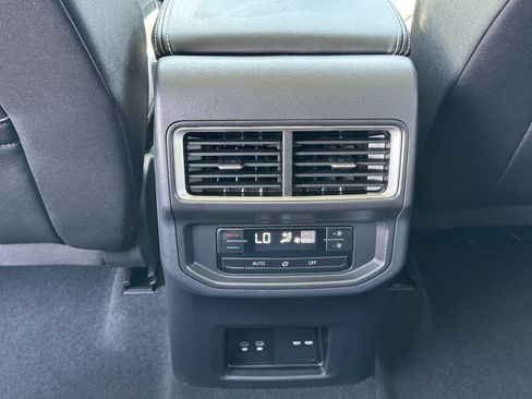 Used 2026 Volkswagen Atlas SE FWD image 30