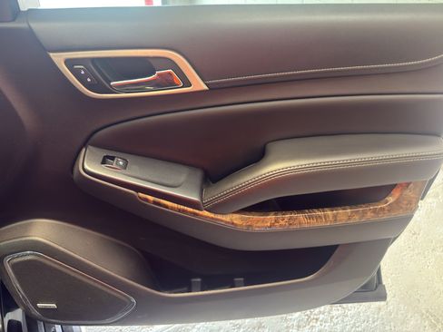 Used 2015 GMC Yukon Denali w/ Premium Package AWD/4WD image 20