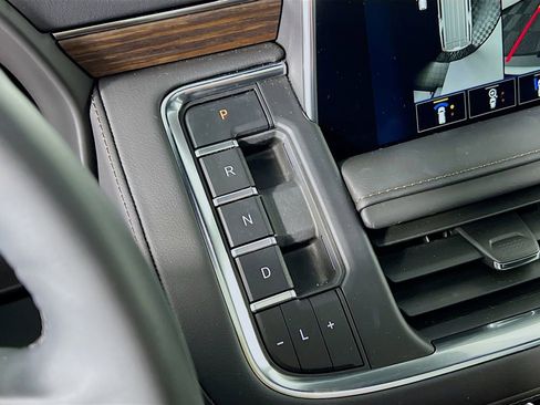 Certified 2024 Chevrolet Tahoe High Country w/ Premium Package image 16