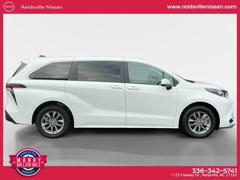Used 2024 Toyota Sienna LE image 7