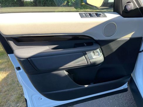 Used 2020 Land Rover Discovery SE image 50