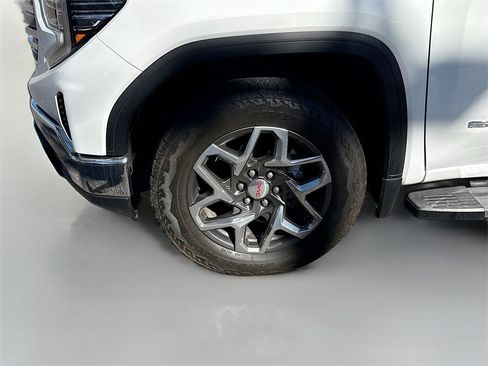 Used 2024 GMC Sierra 1500 SLT w/ X31 Off-Road Package image 31