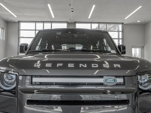 Used 2023 Land Rover Defender 110 SE AWD/4WD image 23