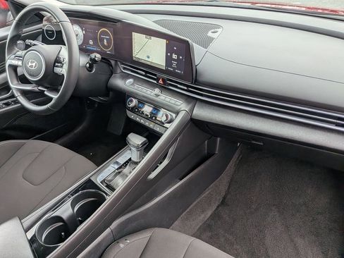 Used 2025 Hyundai Elantra SEL image 26