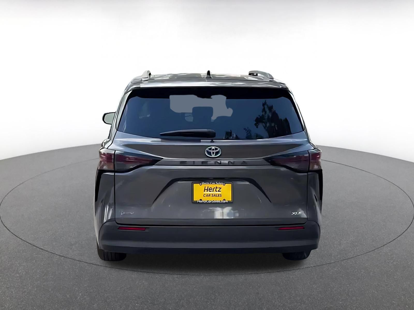 Used 2025 Toyota Sienna XLE FWD image 10