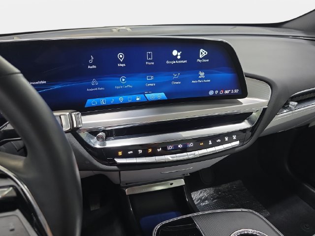 Certified 2024 Cadillac Lyriq Luxury AWD/4WD image 17
