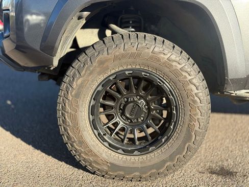 Used 2017 Toyota Tacoma TRD Sport image 9