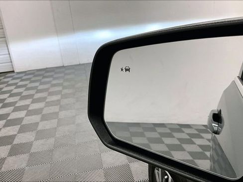 Used 2023 GMC Acadia SLE w/ Trailering Package image 29