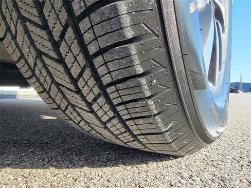 Certified 2022 Chrysler Pacifica Touring-L image 18