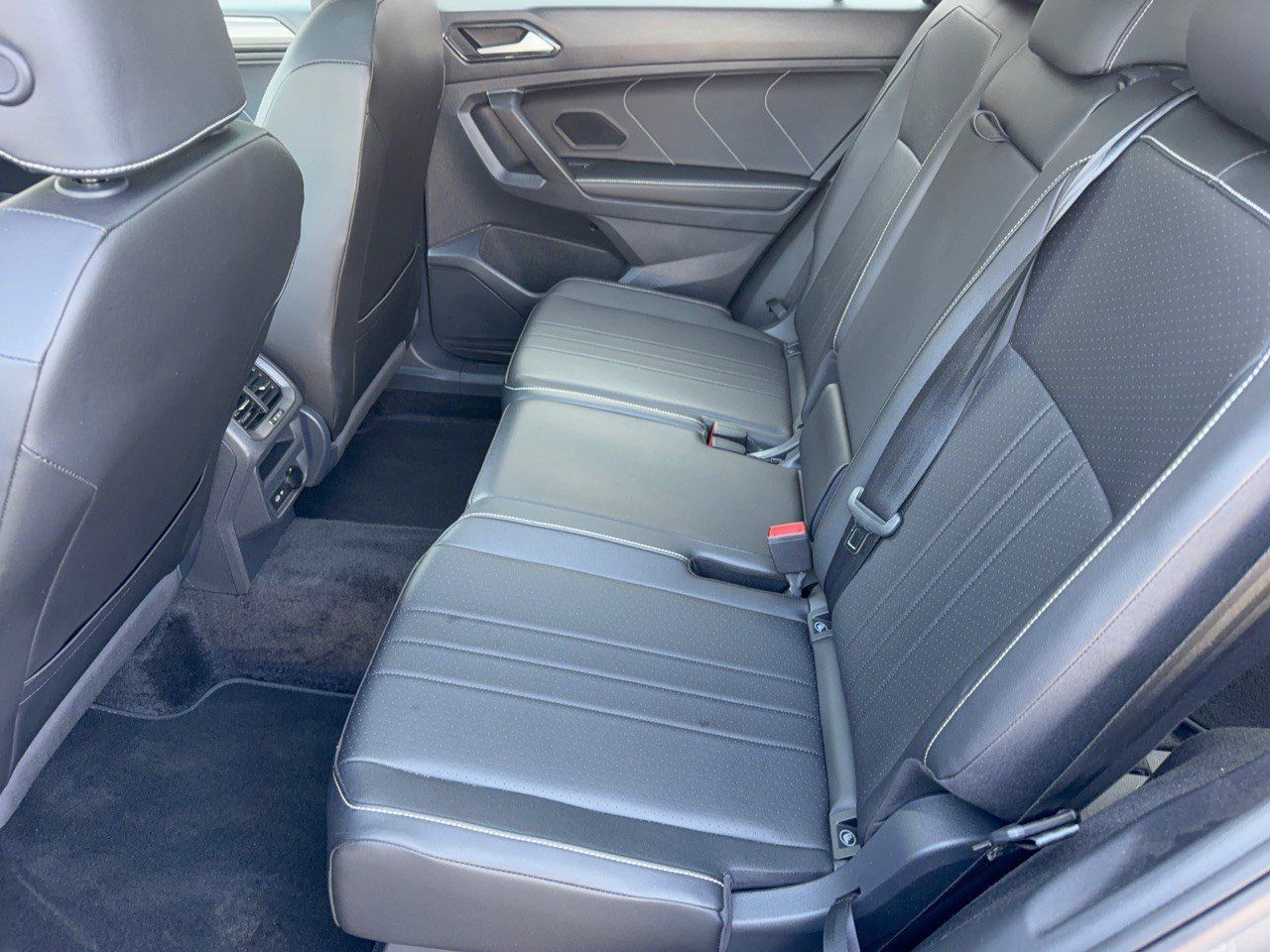 Used 2023 Volkswagen Tiguan SE R-Line AWD/4WD image 25