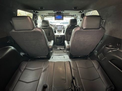 Used 2020 Cadillac Escalade Platinum image 26