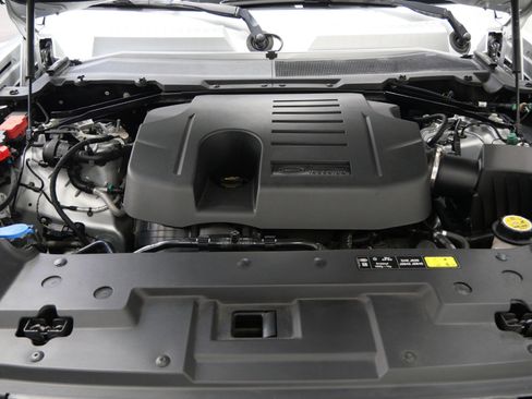 Used 2020 Land Rover Defender 110 First Edition image 12