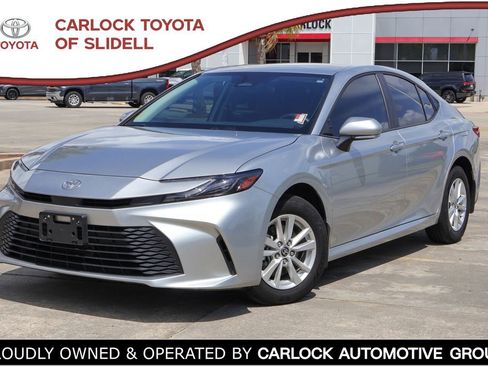 Used 2025 Toyota Camry LE AWD/4WD image 1