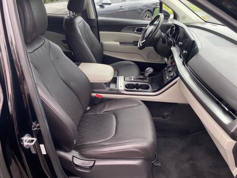 Used 2024 Kia Carnival LX FWD image 25