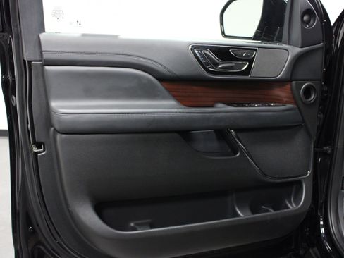 Used 2023 Lincoln Navigator 2WD image 11
