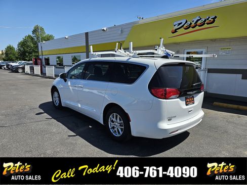 Used 2022 Chrysler Voyager LX image 2