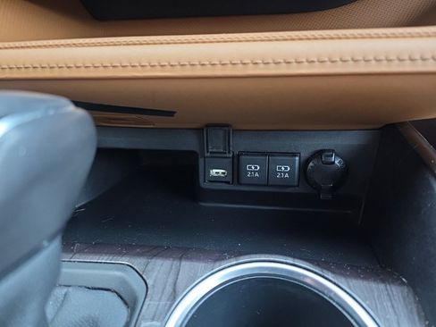 Used 2021 Toyota Highlander Platinum image 29