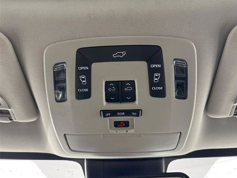 Certified 2025 Toyota Sienna XLE FWD image 24