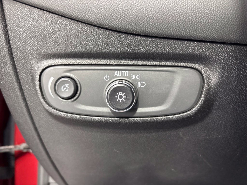 Used 2018 Chevrolet Equinox LT FWD image 27