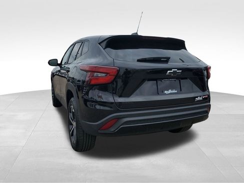 Used 2025 Chevrolet Trax RS w/ Driver Confidence Package FWD image 4
