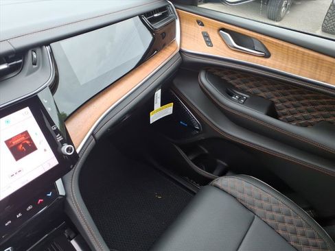 New 2026 Jeep Grand Cherokee Summit AWD/4WD image 32