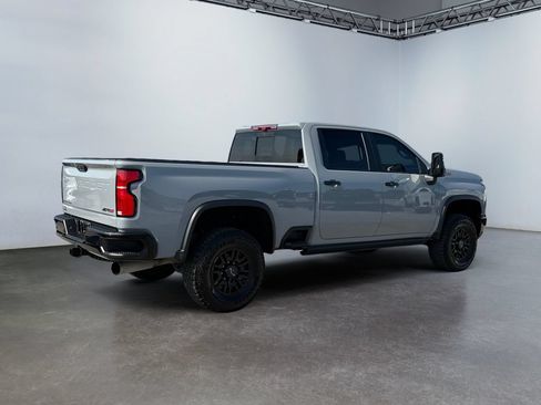 Used 2025 Chevrolet Silverado 2500 ZR2 w/ Technology Package AWD/4WD image 3