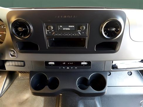 Used 2019 Mercedes-Benz Sprinter 144 image 19