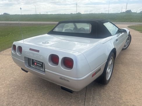 Used 1996 Chevrolet Corvette Convertible RWD image 5