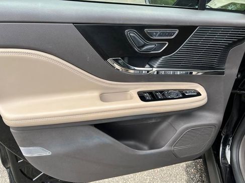 Certified 2022 Lincoln Corsair FWD image 12
