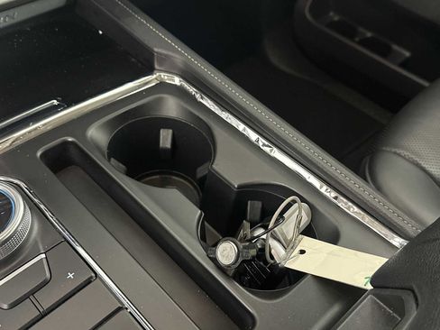 Used 2024 Ford Expedition Max XLT image 32