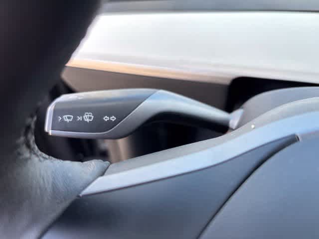 Used 2022 Tesla Model Y Performance AWD/4WD image 16
