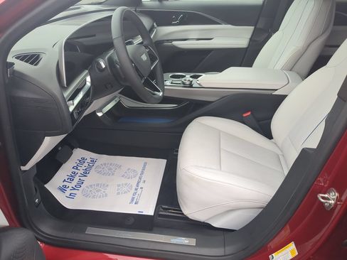 Certified 2024 Cadillac Lyriq Luxury AWD/4WD image 18