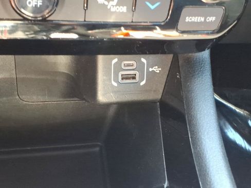 Used 2023 Jeep Compass Trailhawk w/ Trailhawk Convenience Group AWD/4WD image 19