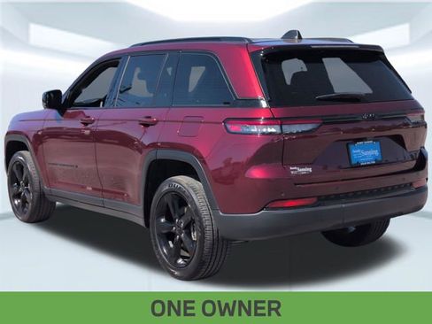 Used 2024 Jeep Grand Cherokee Altitude image 3