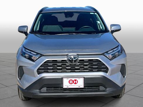 Used 2025 Toyota RAV4 XLE image 3