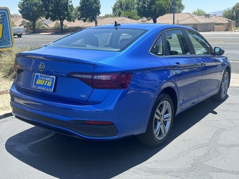 Used 2024 Volkswagen Jetta SE FWD image 3