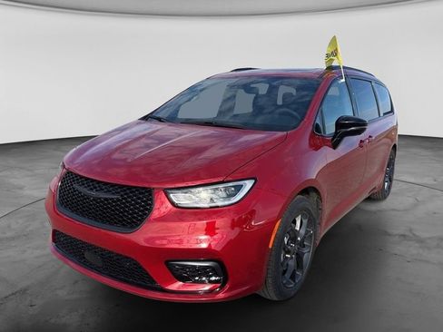 New 2026 Chrysler Pacifica Select w/ S Appearance Package FWD image 3
