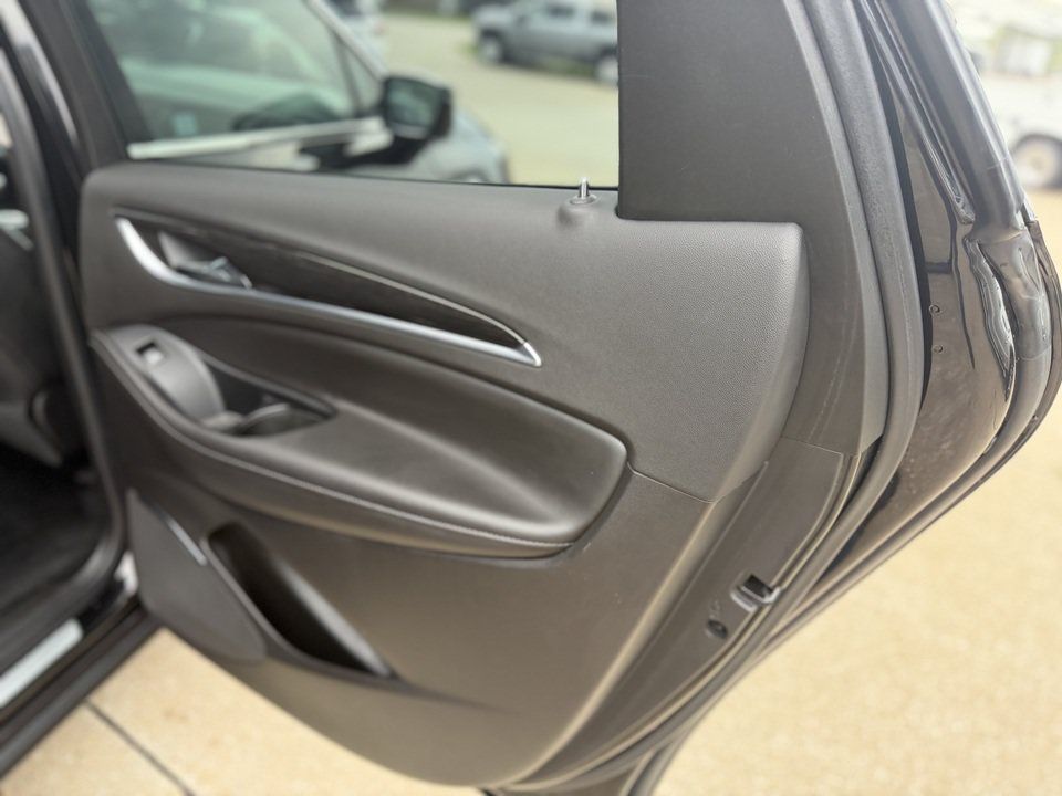 Used 2019 Buick Enclave Avenir w/ Avenir Technology Package AWD/4WD image 19
