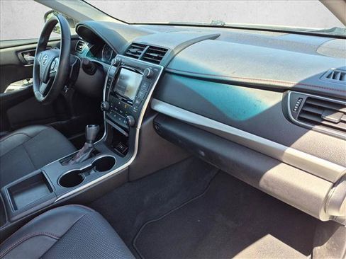 Used 2016 Toyota Camry SE w/ Moonroof Package FWD image 21