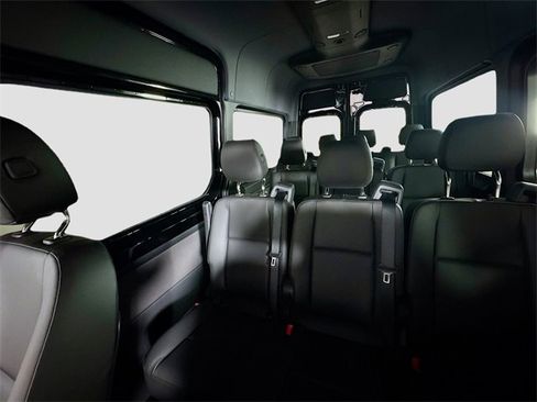 Used 2023 Mercedes-Benz Sprinter 2500 image 25