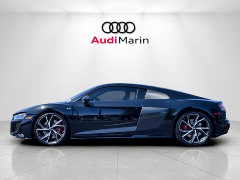 Used 2022 Audi R8 V10 w/ Premium Package RWD image 2