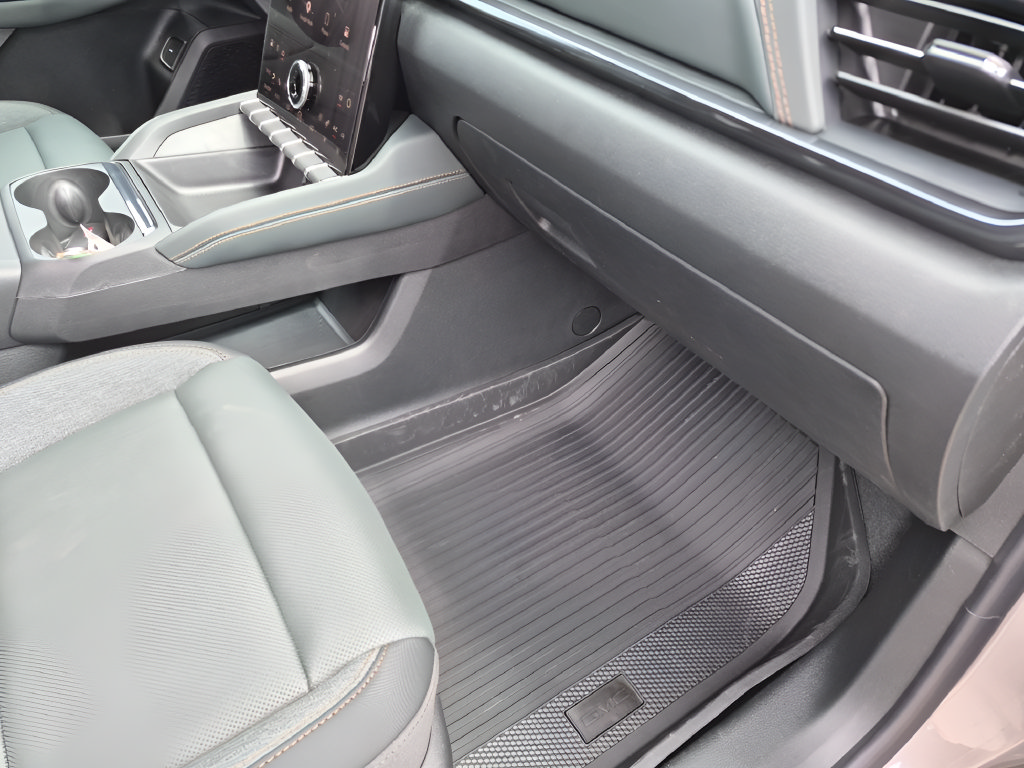 New 2027 GMC Terrain AT4 w/ Convenience Package III AWD/4WD image 37