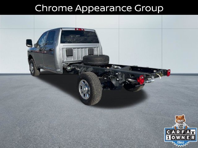 Used 2023 RAM 3500 Tradesman w/ Chrome Appearance Group AWD/4WD image 7