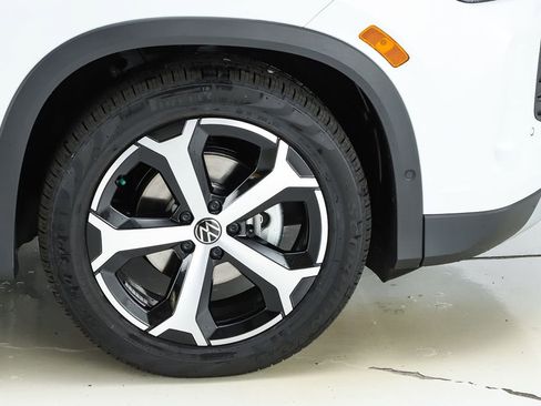 New 2026 Volkswagen Tiguan SE image 14