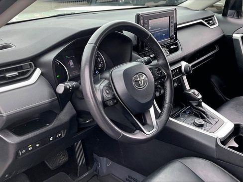 Used 2021 Toyota RAV4 XLE Premium image 14