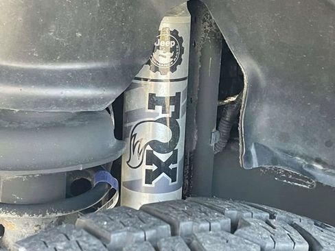 Used 2018 Jeep Wrangler Unlimited Sahara image 23