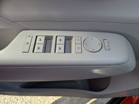 Used 2025 Hyundai Kona SEL image 19