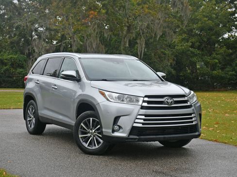 Used 2019 Toyota Highlander XLE image 6