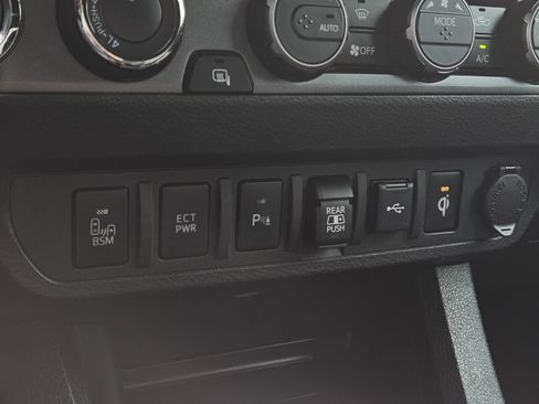 Used 2023 Toyota Tacoma TRD Sport image 21